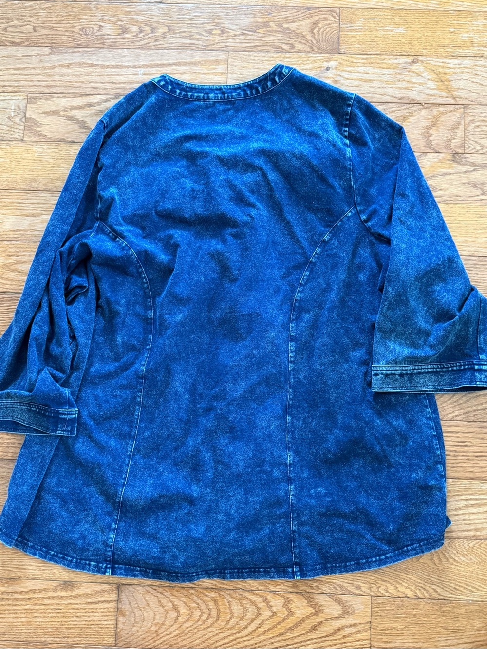 Soft Surroundings Acid Wash Denim Size 2x Blue Tunic Top Button Front 3/4 Sleeve - Picture 2 of 6